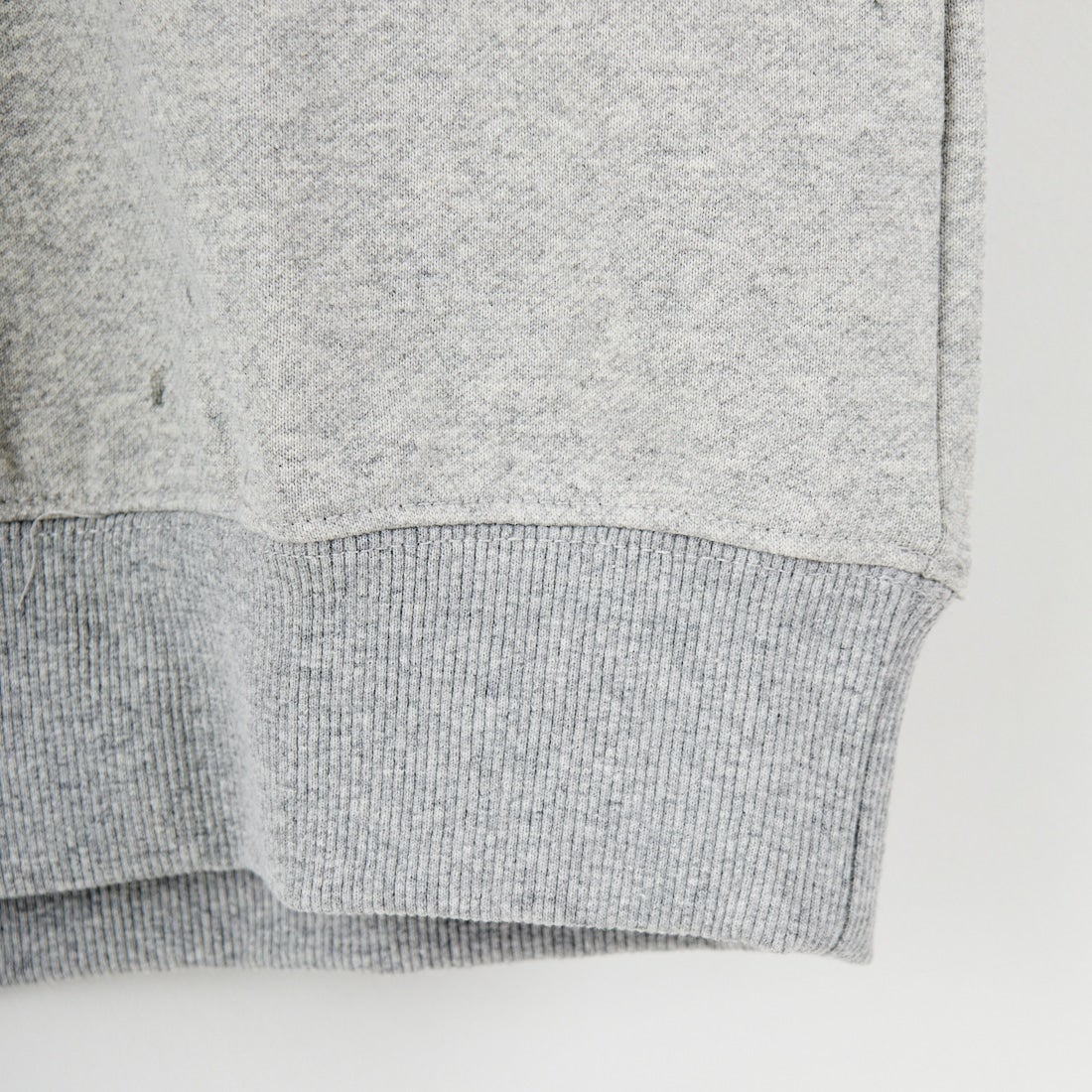 JEANSFACTORY × NANGA [ジーンズファクトリー × ナンガ] 別注 ワンポイントロゴ刺繍 ジップポケットスウェット [NW2503-JF] GRAY