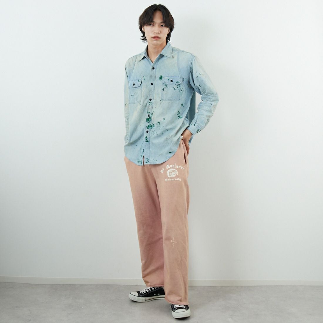 BOW WOW [バウワウ] ペイントステインドシャンブレーシャツ [BW252-PSCSV] AGED INDIG &&モデル身長：179cm 着用サイズ：M&&