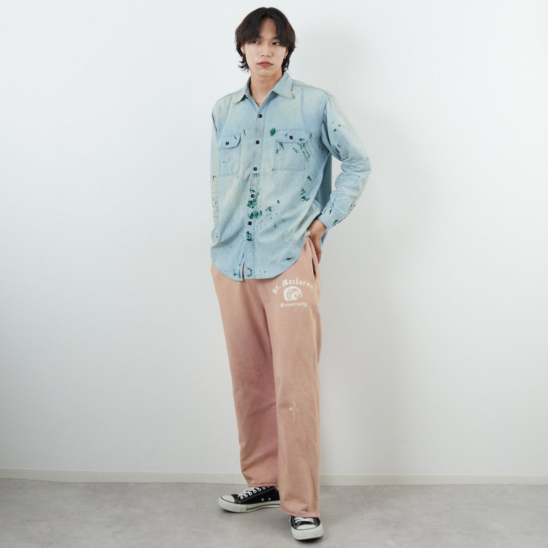 BOW WOW [バウワウ] ペイントステインドシャンブレーシャツ [BW252-PSCSV] AGED INDIG &&モデル身長：179cm 着用サイズ：M&&