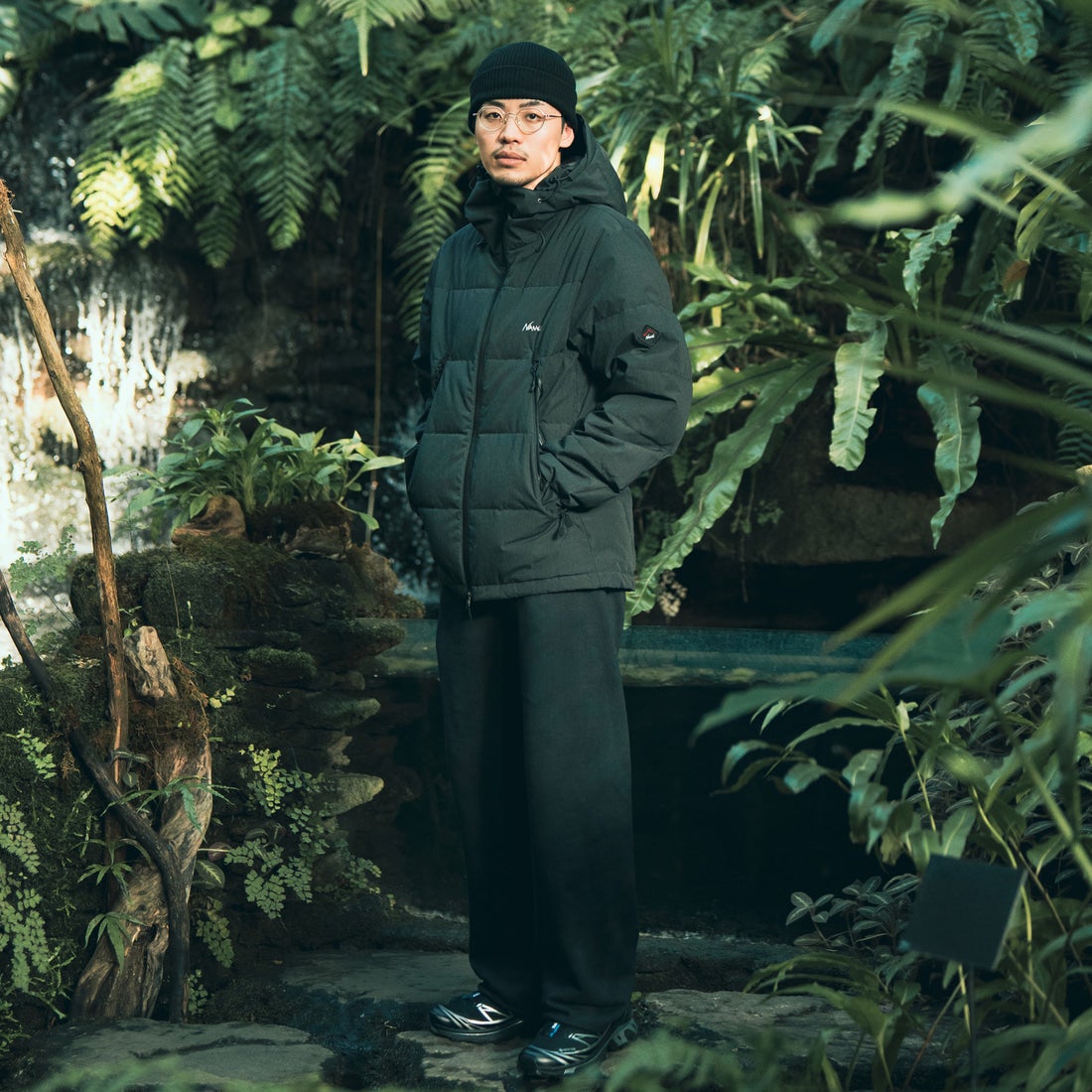 JEANSFACTORY × NANGA [ジーンズファクトリー × ナンガ] 別注 HINOC 難燃タフタダウンジャケット [JMP-254-031-JF] BLACK &&モデル身長：168cm 着用サイズ：L&&