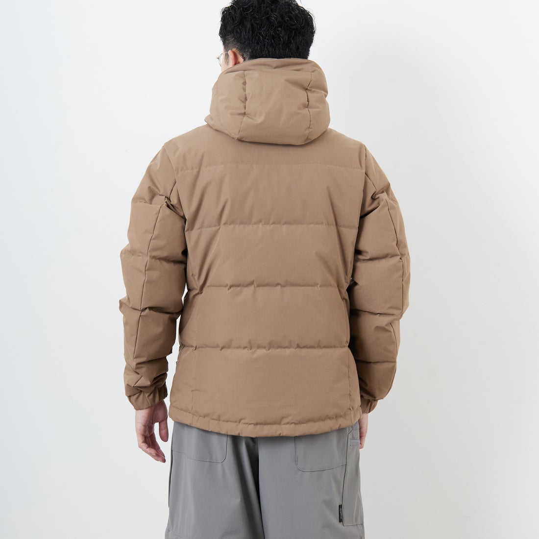JEANSFACTORY × NANGA [ジーンズファクトリー × ナンガ] 別注 HINOC 難燃タフタダウンジャケット [JMP-254-031-JF] BEIGE &&モデル身長：168cm 着用サイズ：M&&
