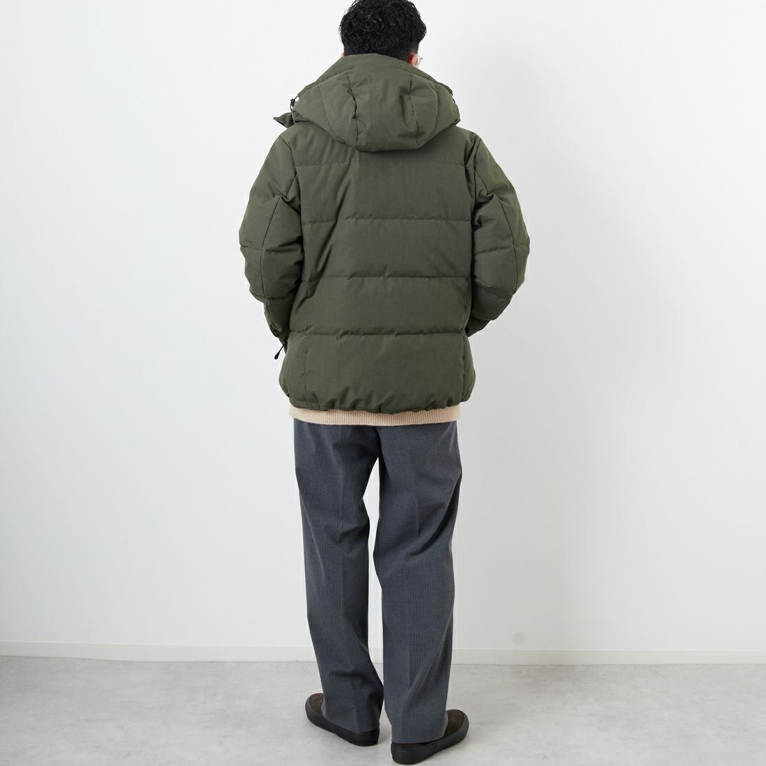 JEANSFACTORY × NANGA [ジーンズファクトリー × ナンガ] 別注 HINOC 難燃タフタダウンジャケット [JMP-254-031-JF] KHAKI &&モデル身長：168cm 着用サイズ：L&&