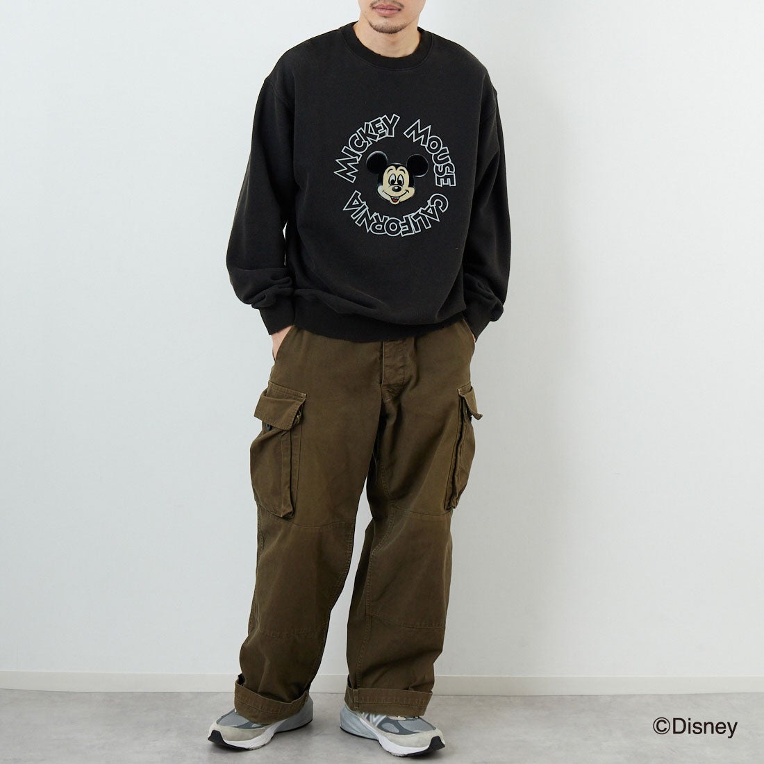 Jeans Factory Clothes [ジーンズファクトリークローズ] キャラダメージスウェット / MICKEY MOUSE [JFC-254-095] MICKEY &&モデル身長：168cm 着用サイズ：M&&