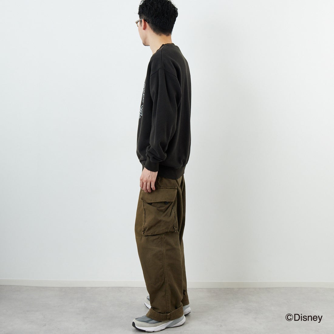 Jeans Factory Clothes [ジーンズファクトリークローズ] キャラダメージスウェット / MICKEY MOUSE [JFC-254-095] MICKEY &&モデル身長：168cm 着用サイズ：M&&