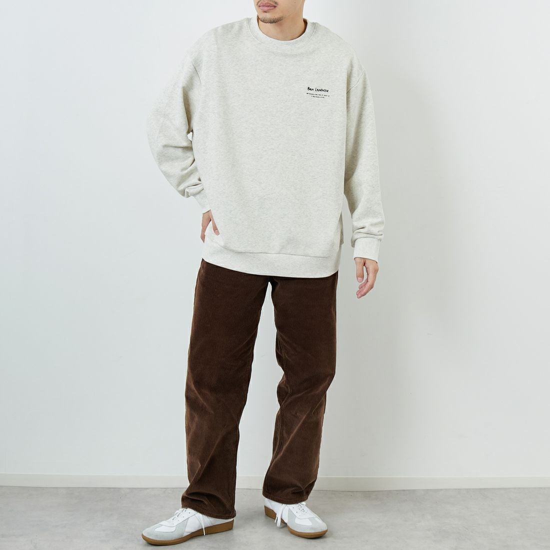 Ben Lenovitz [ベン レノビッツ] 別注 ドッグバックプリントスウェット [BL25F-001IN-JF] OATMEAL &&モデル身長：168cm 着用サイズ：L&&