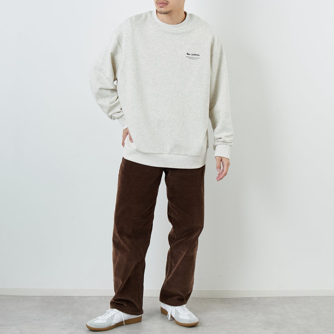 Ben Lenovitz [ベン レノビッツ] 別注 ドッグバックプリントスウェット [BL25F-001IN-JF] OATMEAL &&モデル身長：168cm 着用サイズ：L&&