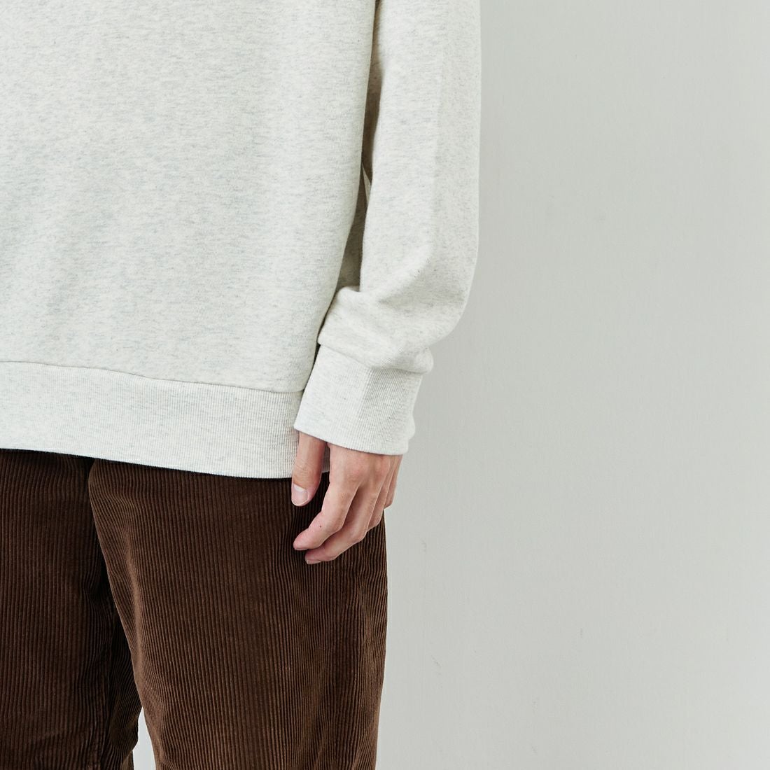 Ben Lenovitz [ベン レノビッツ] 別注 ドッグバックプリントスウェット [BL25F-001IN-JF] OATMEAL &&モデル身長：168cm 着用サイズ：L&&