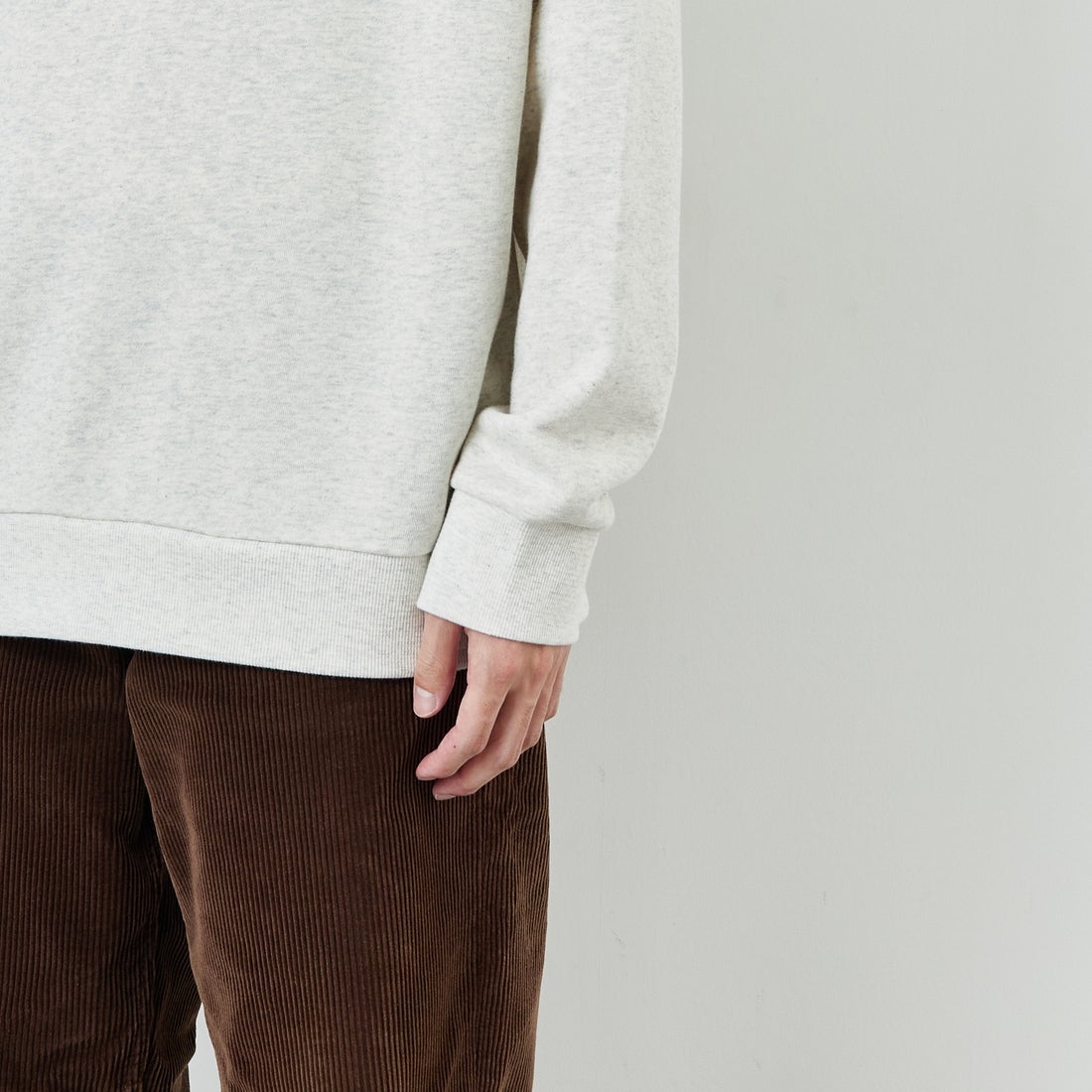 Ben Lenovitz [ベン レノビッツ] 別注 ドッグバックプリントスウェット [BL25F-001IN-JF] OATMEAL &&モデル身長：168cm 着用サイズ：L&&