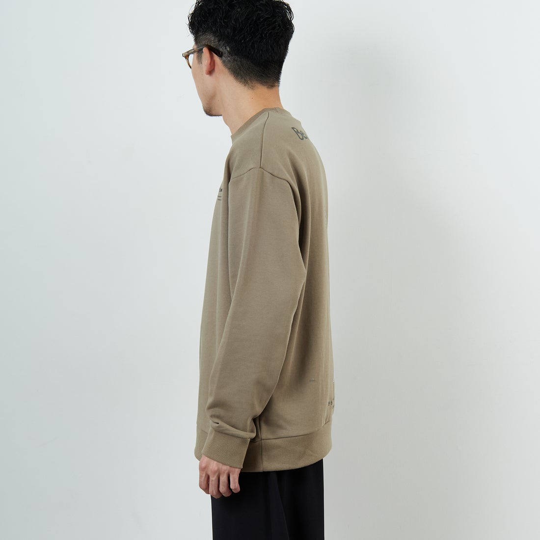 Ben Lenovitz [ベン レノビッツ] 別注 ドッグバックプリントスウェット [BL25F-002IN-JF] BEIGE &&モデル身長：168cm 着用サイズ：M&&