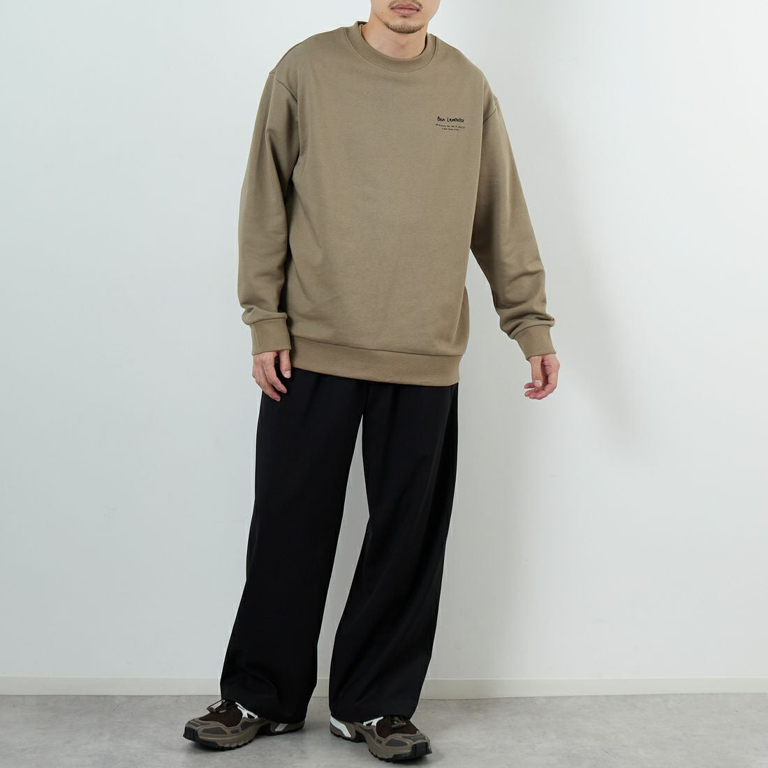 Ben Lenovitz [ベン レノビッツ] 別注 ドッグバックプリントスウェット [BL25F-002IN-JF] BEIGE &&モデル身長：168cm 着用サイズ：M&&
