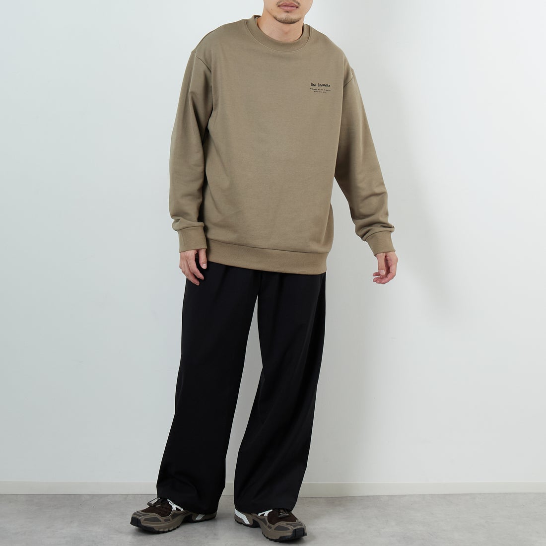 Ben Lenovitz [ベン レノビッツ] 別注 ドッグバックプリントスウェット [BL25F-002IN-JF] BEIGE &&モデル身長：168cm 着用サイズ：M&&
