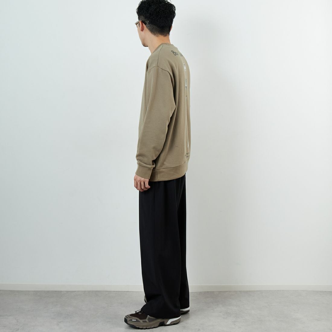 Ben Lenovitz [ベン レノビッツ] 別注 ドッグバックプリントスウェット [BL25F-002IN-JF] BEIGE &&モデル身長：168cm 着用サイズ：M&&
