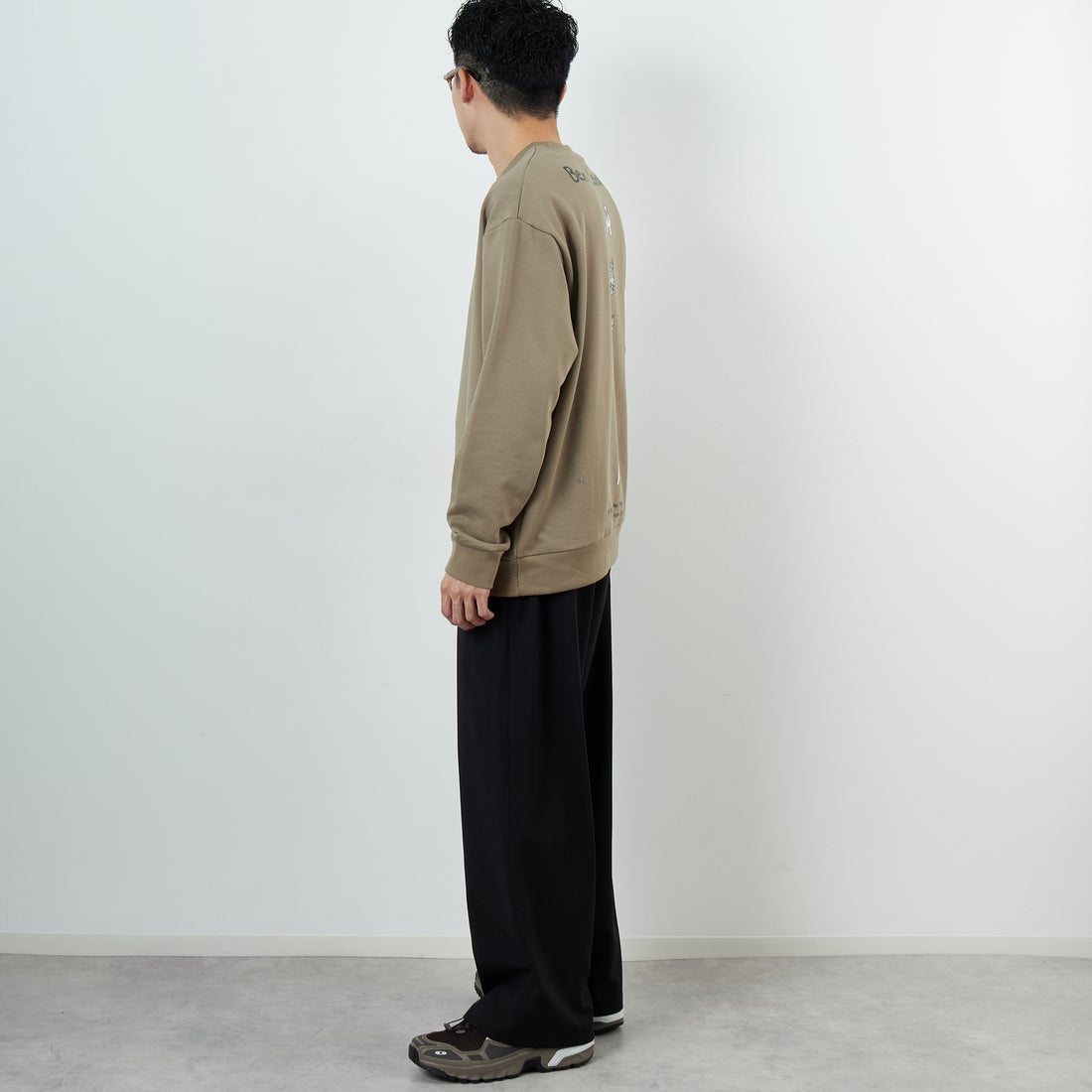 Ben Lenovitz [ベン レノビッツ] 別注 ドッグバックプリントスウェット [BL25F-002IN-JF] BEIGE &&モデル身長：168cm 着用サイズ：M&&