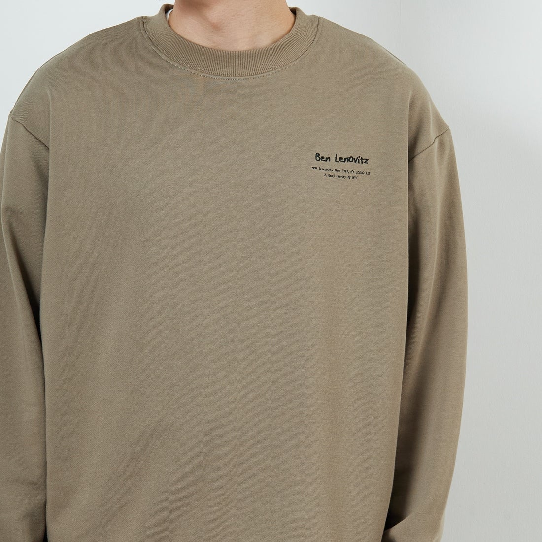 Ben Lenovitz [ベン レノビッツ] 別注 ドッグバックプリントスウェット [BL25F-002IN-JF] BEIGE &&モデル身長：168cm 着用サイズ：M&&