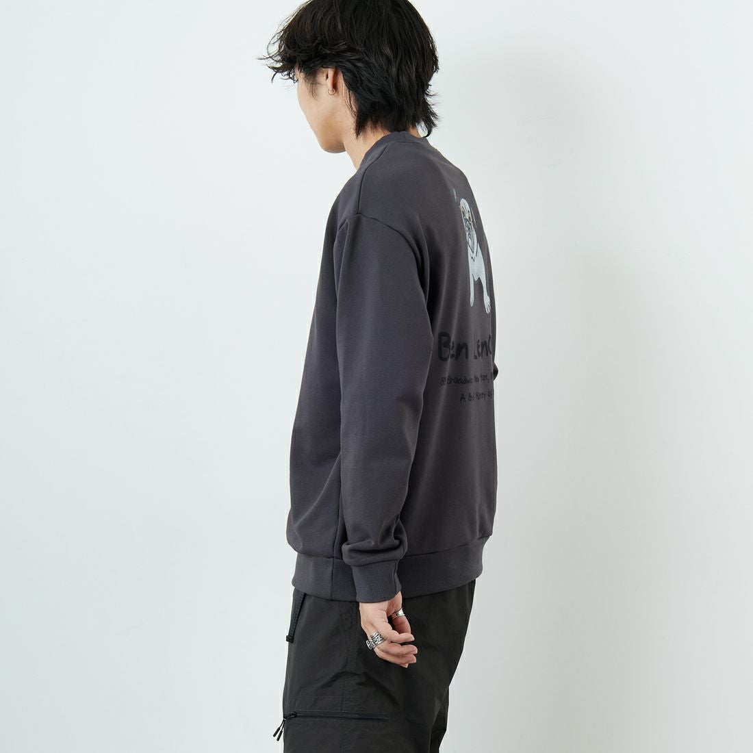 Ben Lenovitz [ベン レノビッツ] 別注 ドッグバックプリントスウェット [BL25F-003IN-JF] CHARCOAL &&モデル身長：179cm 着用サイズ：L&&