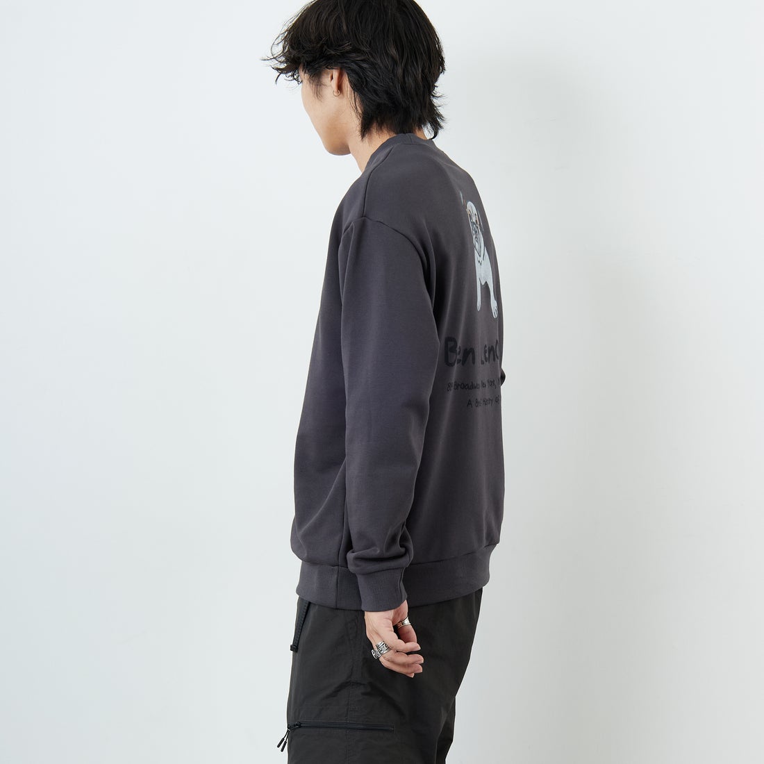Ben Lenovitz [ベン レノビッツ] 別注 ドッグバックプリントスウェット [BL25F-003IN-JF] CHARCOAL &&モデル身長：179cm 着用サイズ：L&&