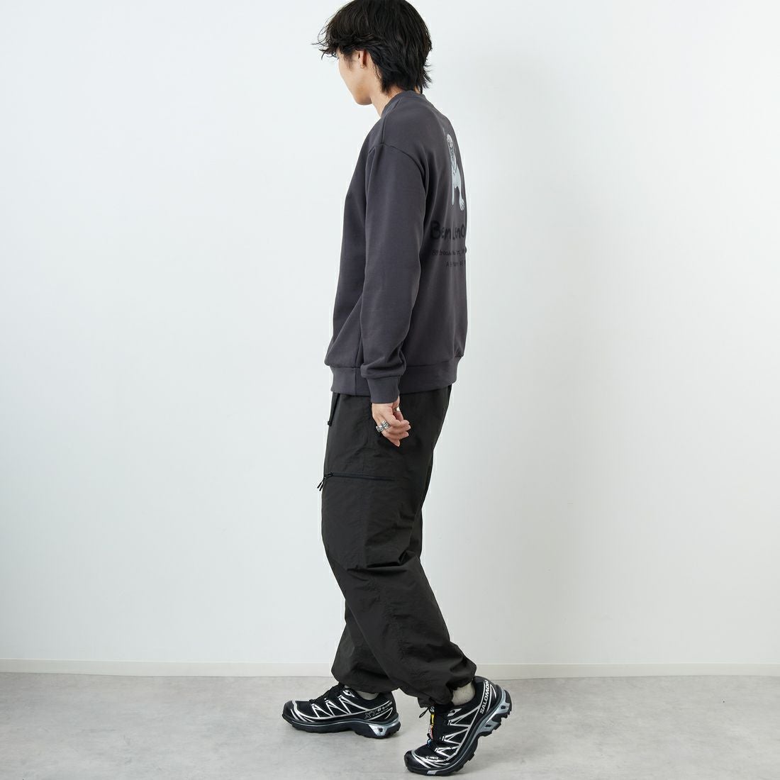 Ben Lenovitz [ベン レノビッツ] 別注 ドッグバックプリントスウェット [BL25F-003IN-JF] CHARCOAL &&モデル身長：179cm 着用サイズ：L&&