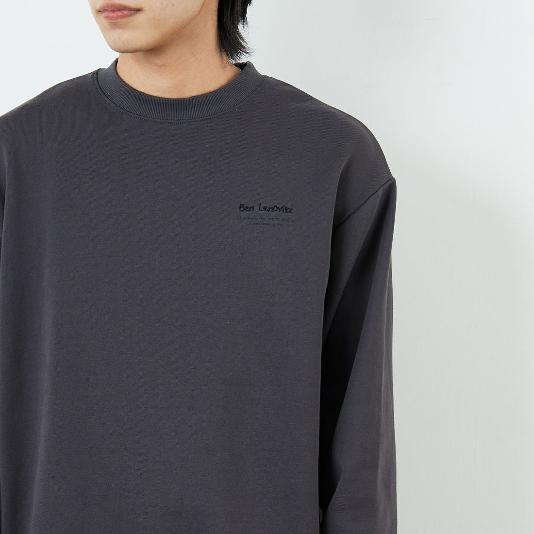 Ben Lenovitz [ベン レノビッツ] 別注 ドッグバックプリントスウェット [BL25F-003IN-JF] CHARCOAL &&モデル身長：179cm 着用サイズ：L&&