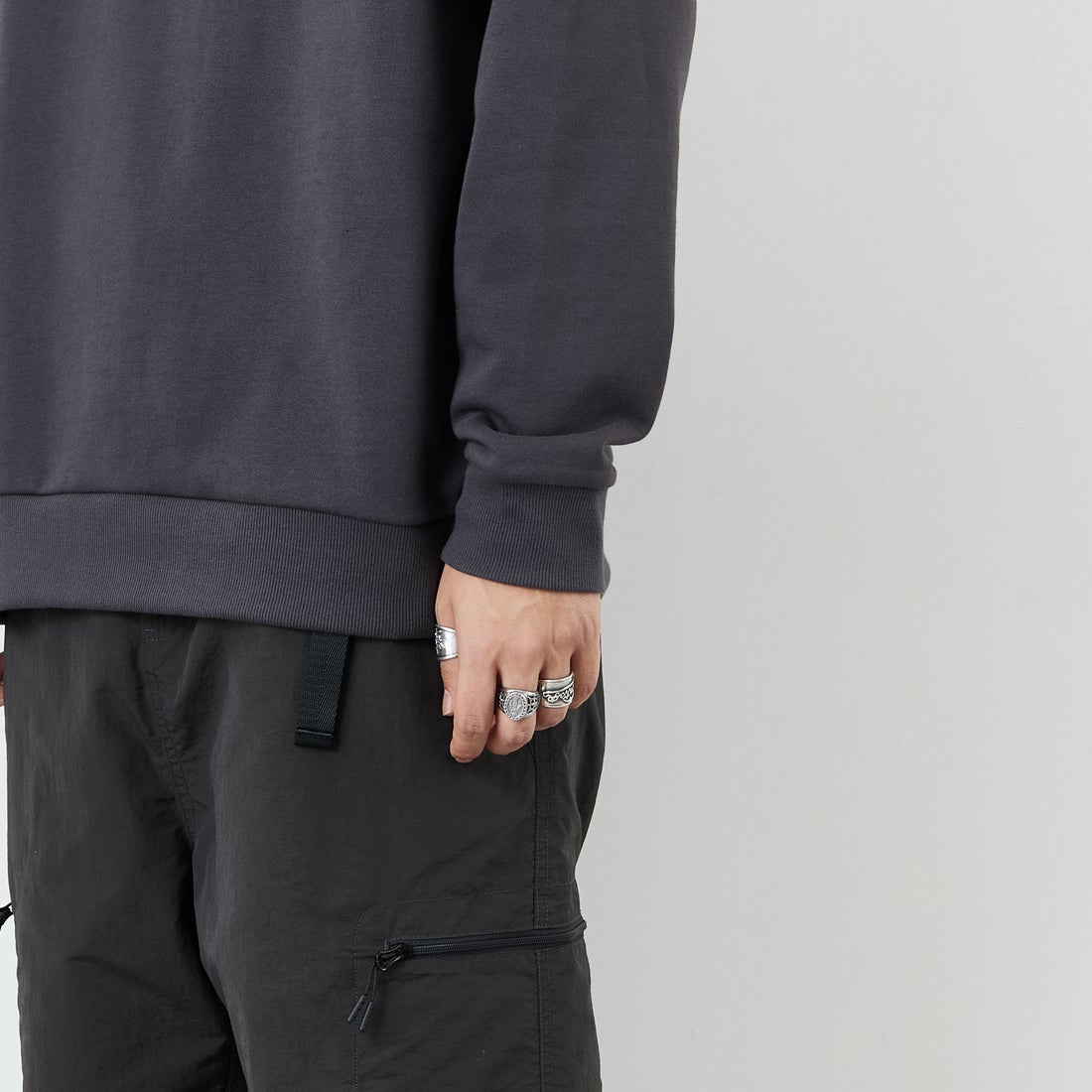 Ben Lenovitz [ベン レノビッツ] 別注 ドッグバックプリントスウェット [BL25F-003IN-JF] CHARCOAL &&モデル身長：179cm 着用サイズ：L&&