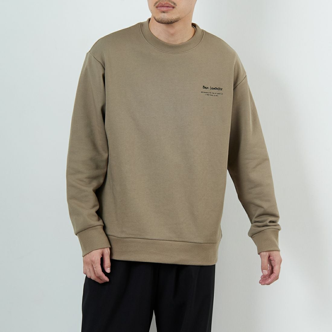 Ben Lenovitz [ベン レノビッツ] 別注 ドッグバックプリントスウェット [BL25F-003IN-JF] BEIGE &&モデル身長：168cm 着用サイズ：M&&