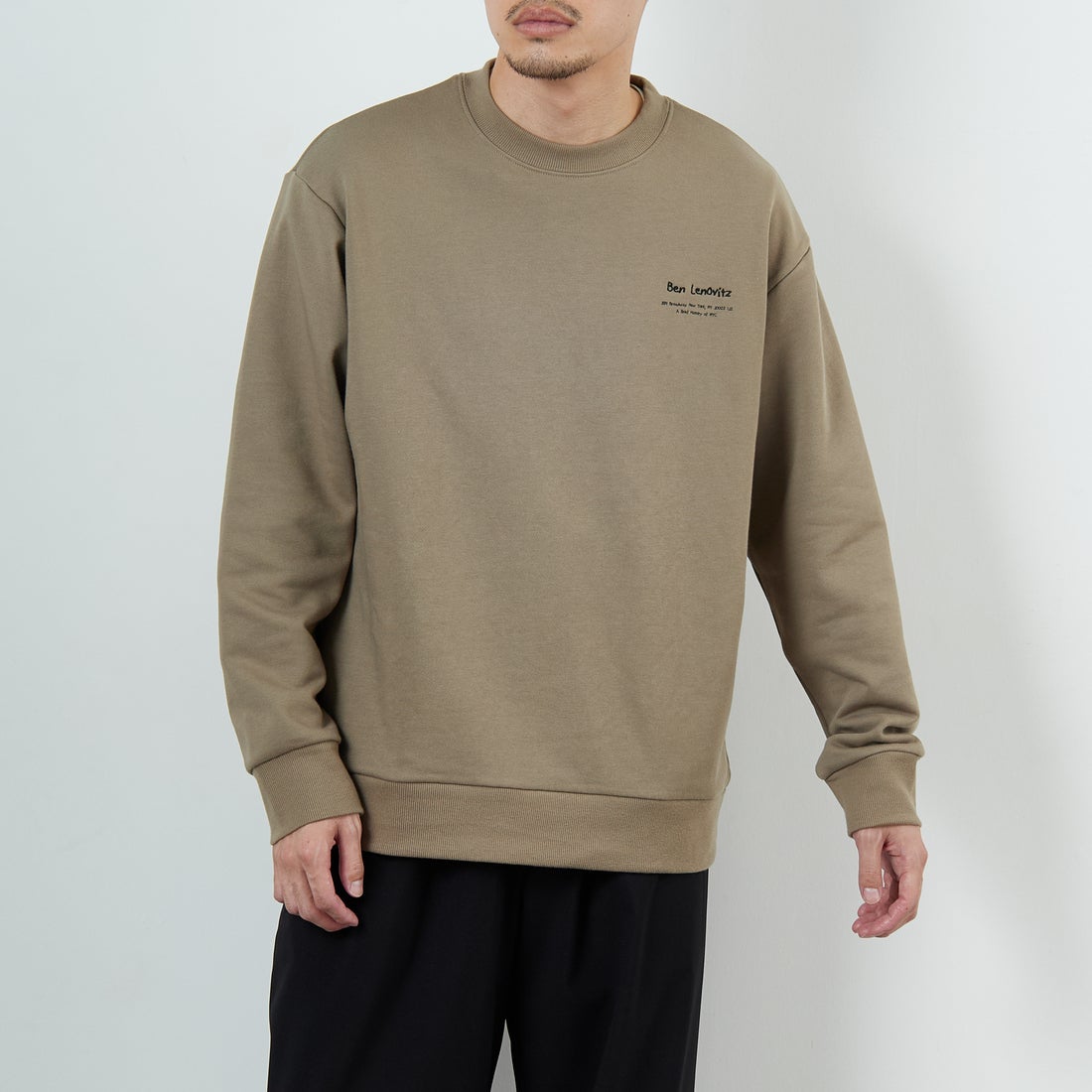 Ben Lenovitz [ベン レノビッツ] 別注 ドッグバックプリントスウェット [BL25F-003IN-JF] BEIGE &&モデル身長：168cm 着用サイズ：M&&