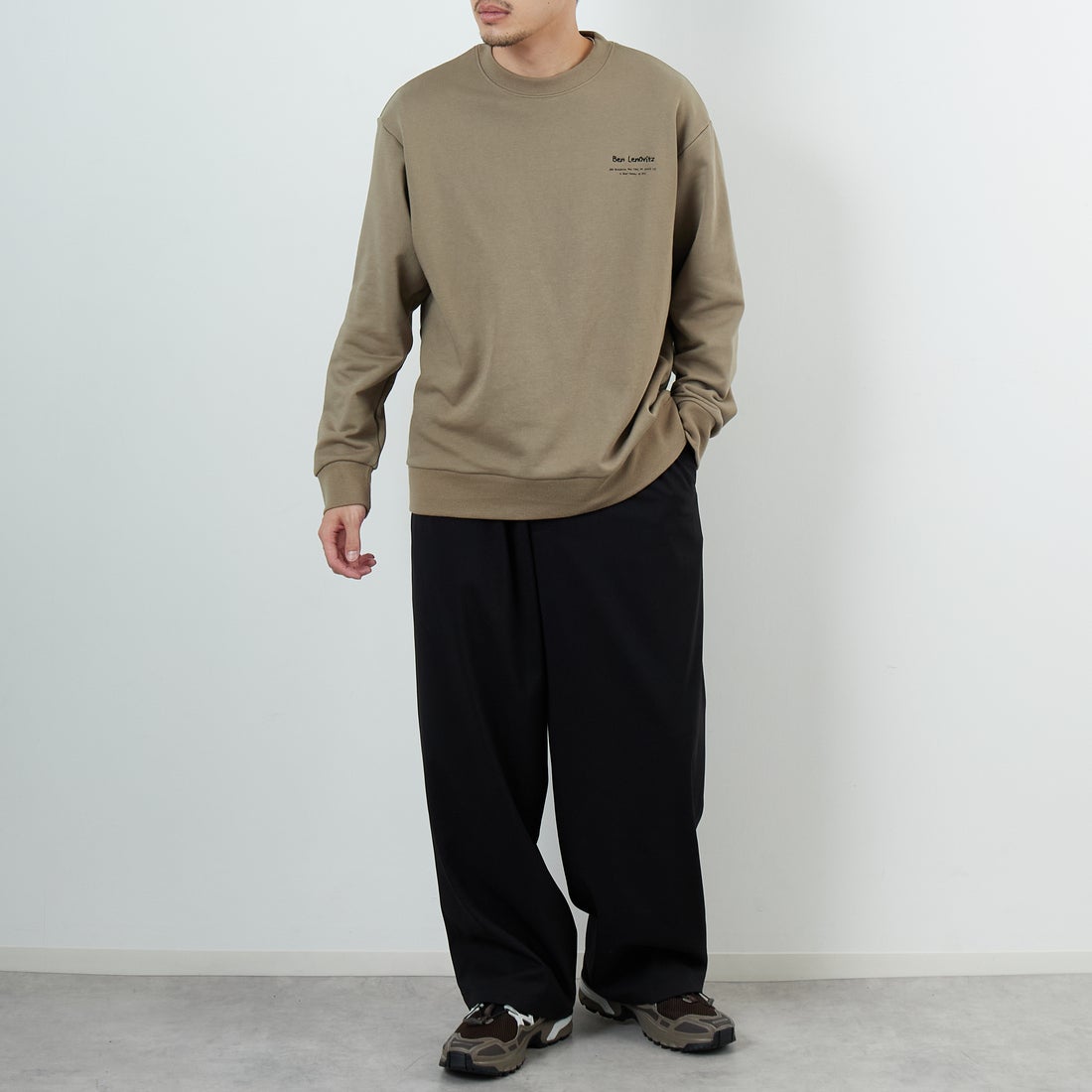 Ben Lenovitz [ベン レノビッツ] 別注 ドッグバックプリントスウェット [BL25F-003IN-JF] BEIGE &&モデル身長：168cm 着用サイズ：M&&