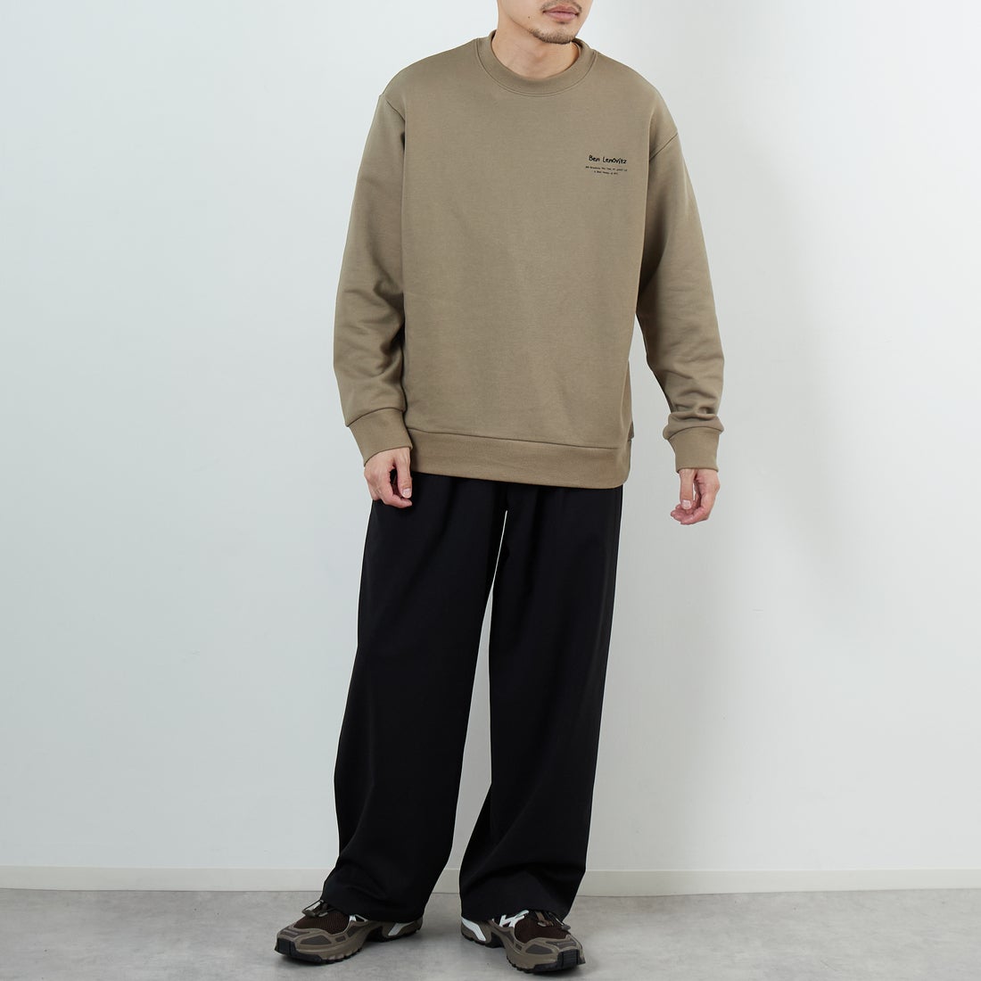 Ben Lenovitz [ベン レノビッツ] 別注 ドッグバックプリントスウェット [BL25F-003IN-JF] BEIGE &&モデル身長：168cm 着用サイズ：M&&