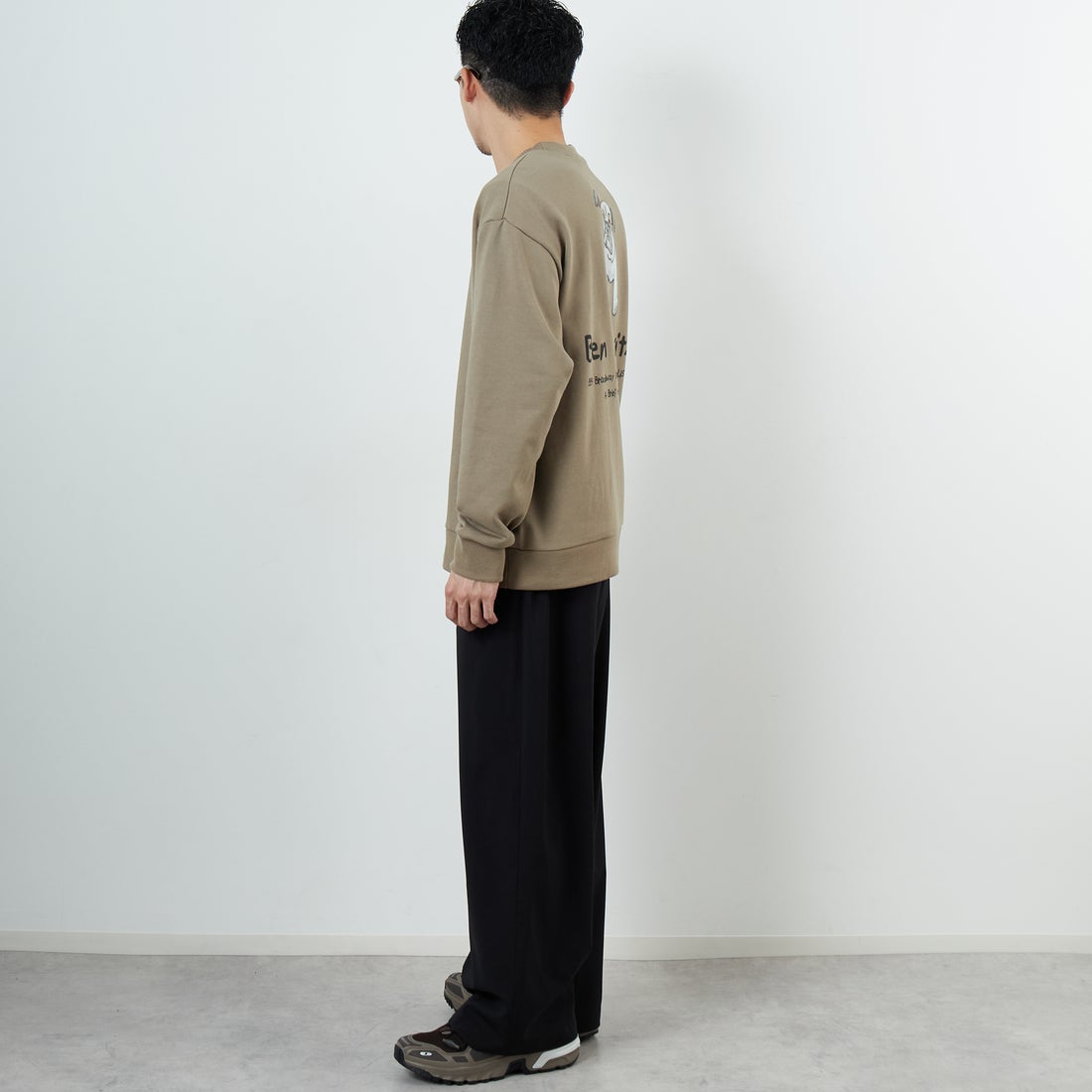 Ben Lenovitz [ベン レノビッツ] 別注 ドッグバックプリントスウェット [BL25F-003IN-JF] BEIGE &&モデル身長：168cm 着用サイズ：M&&