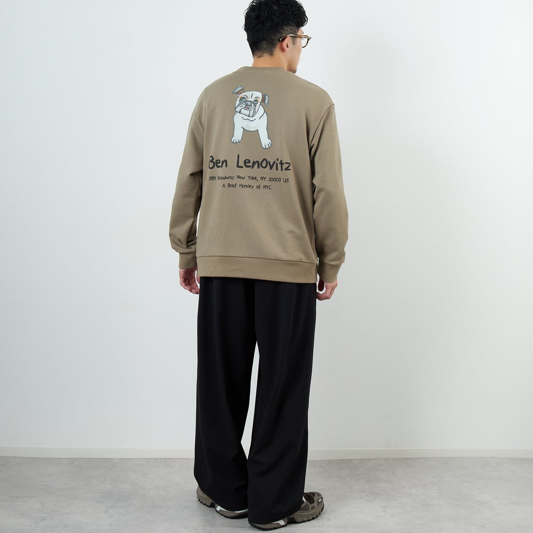 Ben Lenovitz [ベン レノビッツ] 別注 ドッグバックプリントスウェット [BL25F-003IN-JF] BEIGE &&モデル身長：168cm 着用サイズ：M&&