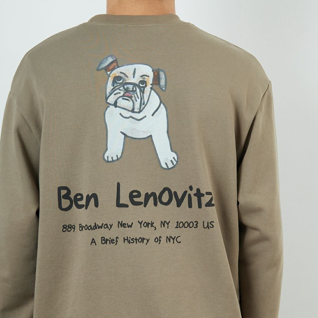 Ben Lenovitz [ベン レノビッツ] 別注 ドッグバックプリントスウェット [BL25F-003IN-JF] BEIGE &&モデル身長：168cm 着用サイズ：M&&