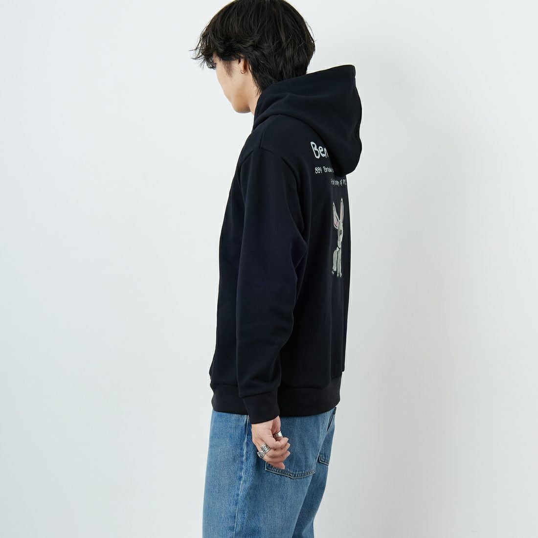 Ben Lenovitz [ベン レノビッツ] 別注 ドッグバックプリントスウェットパーカー [BL25F-004IN-JF] BLACK &&モデル身長：179cm 着用サイズ：M&&