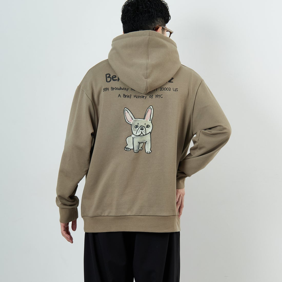 Ben Lenovitz [ベン レノビッツ] 別注 ドッグバックプリントスウェットパーカー [BL25F-004IN-JF] BEIGE &&モデル身長：168cm 着用サイズ：M&&