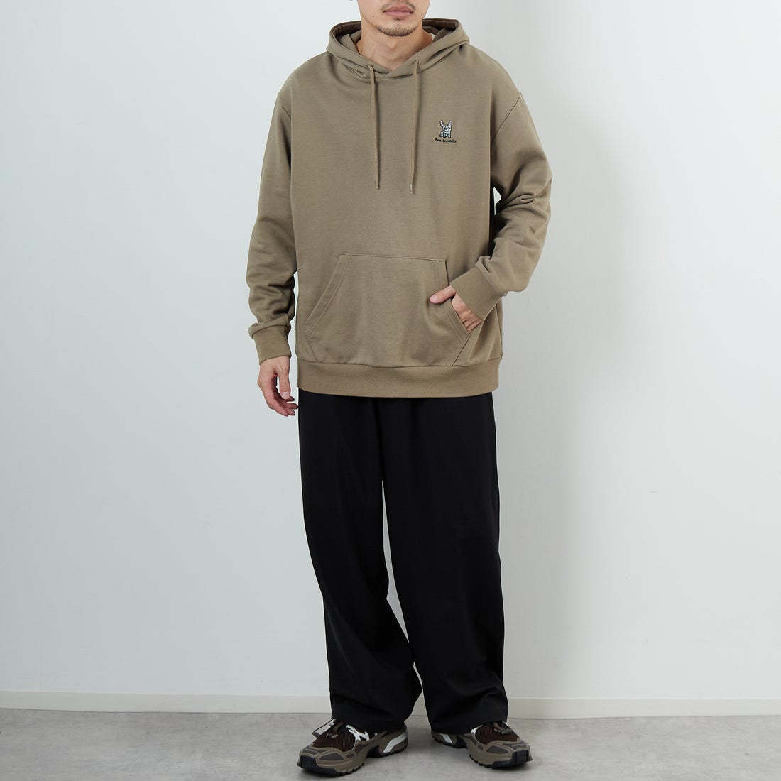 Ben Lenovitz [ベン レノビッツ] 別注 ドッグバックプリントスウェットパーカー [BL25F-004IN-JF] BEIGE &&モデル身長：168cm 着用サイズ：M&&