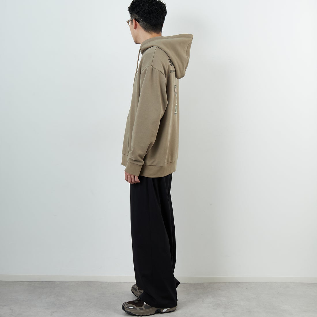 Ben Lenovitz [ベン レノビッツ] 別注 ドッグバックプリントスウェットパーカー [BL25F-004IN-JF] BEIGE &&モデル身長：168cm 着用サイズ：M&&