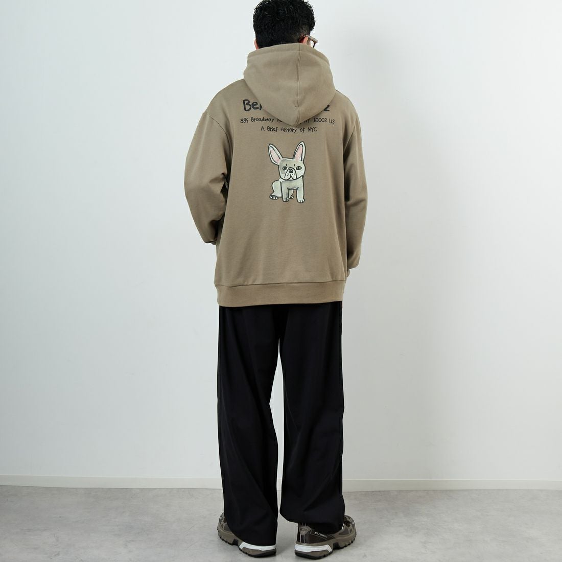 Ben Lenovitz [ベン レノビッツ] 別注 ドッグバックプリントスウェットパーカー [BL25F-004IN-JF] BEIGE &&モデル身長：168cm 着用サイズ：M&&