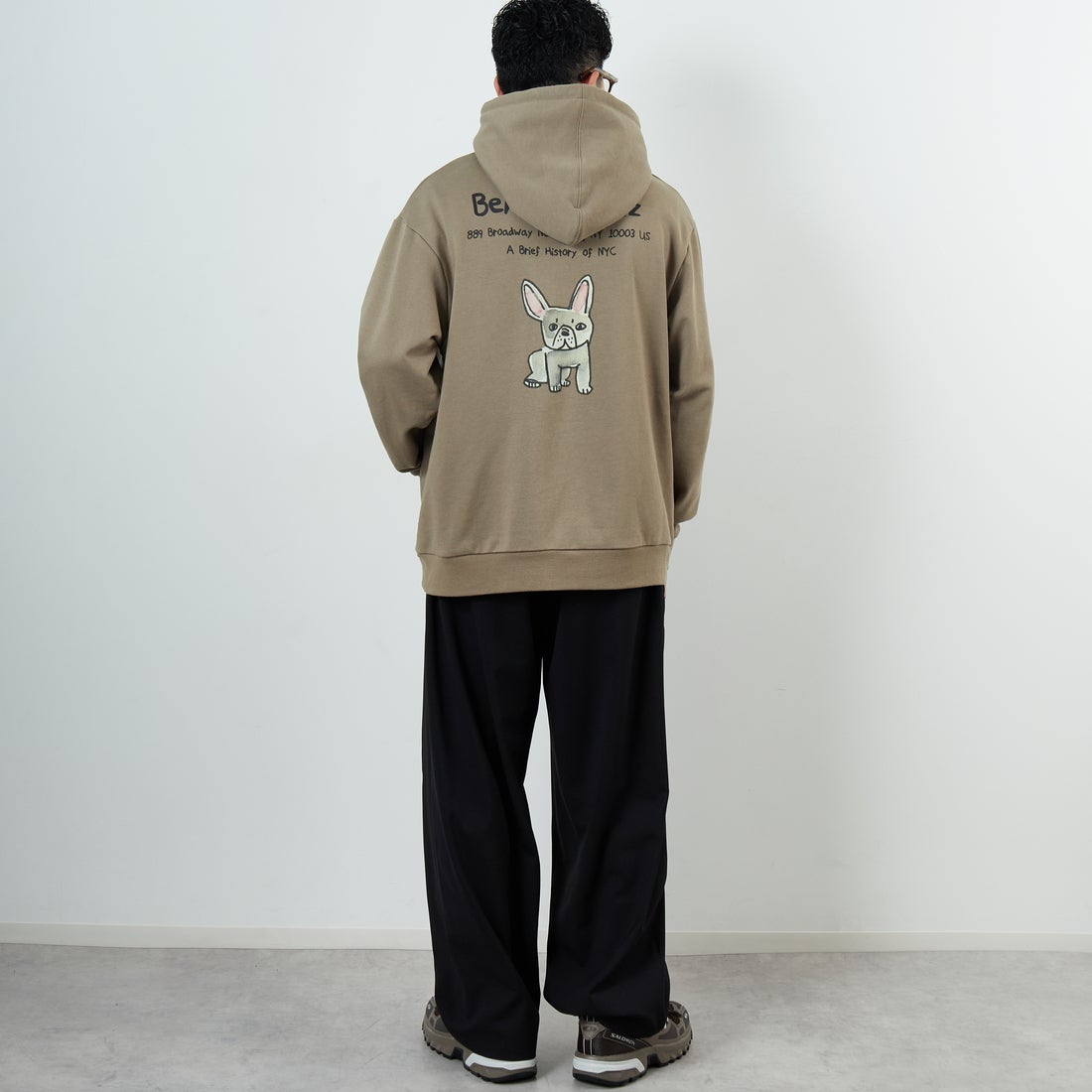 Ben Lenovitz [ベン レノビッツ] 別注 ドッグバックプリントスウェットパーカー [BL25F-004IN-JF] BEIGE &&モデル身長：168cm 着用サイズ：M&&