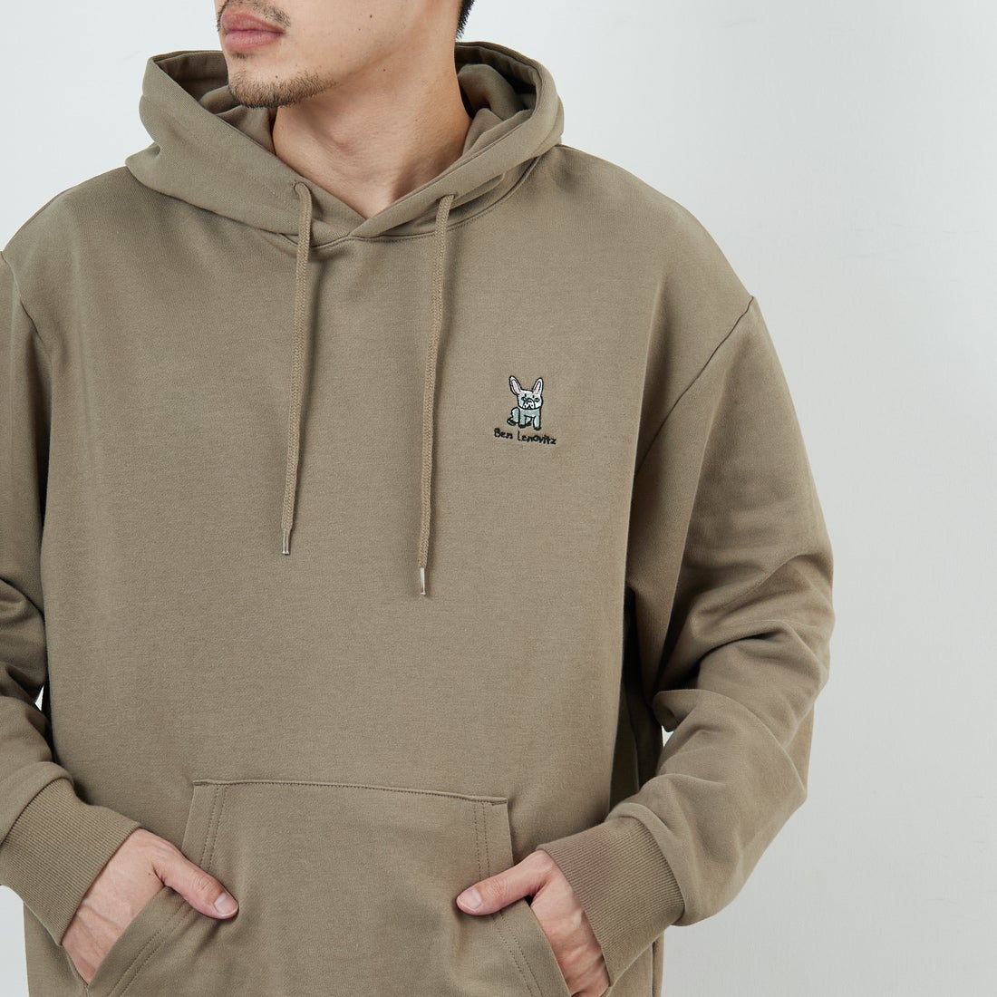 Ben Lenovitz [ベン レノビッツ] 別注 ドッグバックプリントスウェットパーカー [BL25F-004IN-JF] BEIGE &&モデル身長：168cm 着用サイズ：M&&
