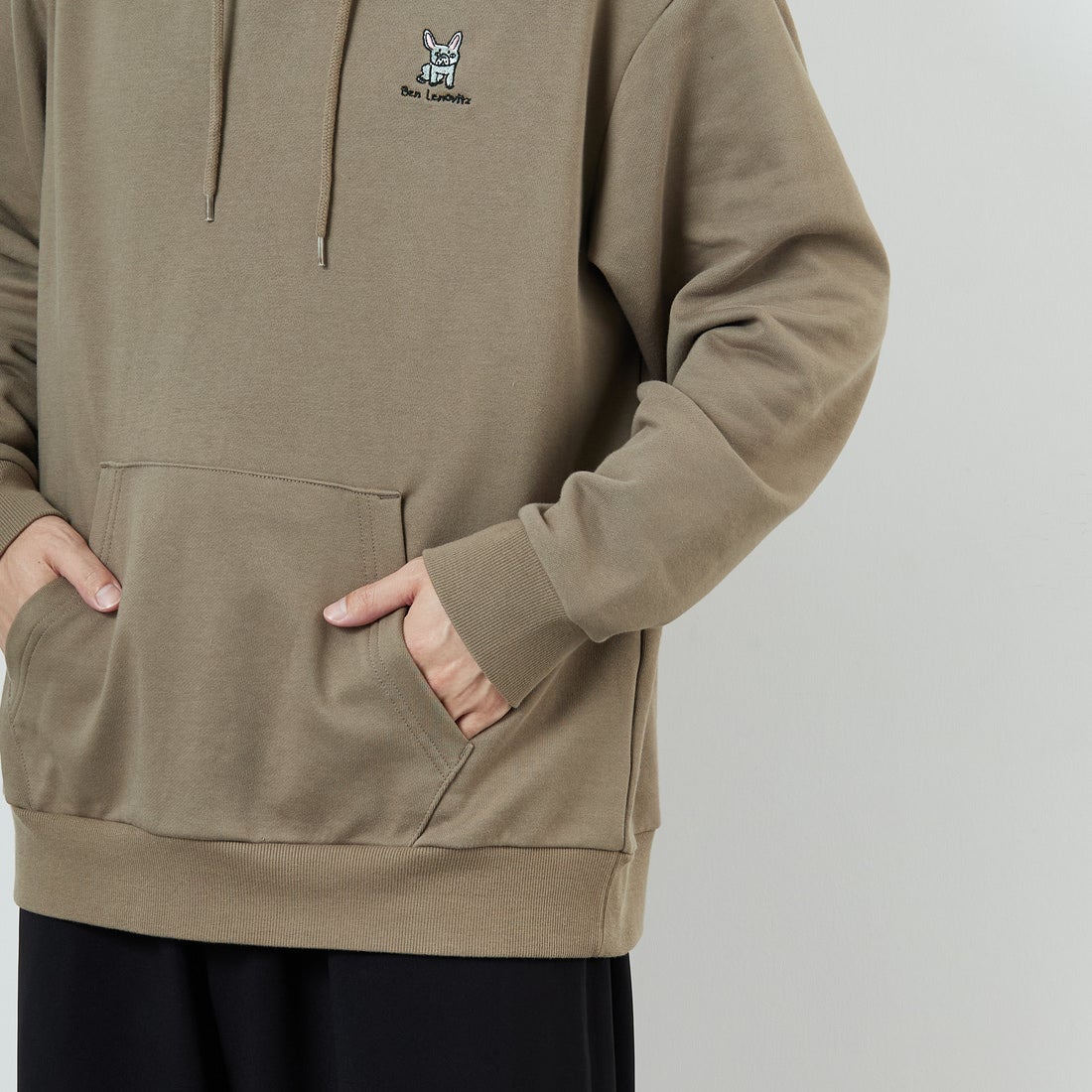 Ben Lenovitz [ベン レノビッツ] 別注 ドッグバックプリントスウェットパーカー [BL25F-004IN-JF] BEIGE &&モデル身長：168cm 着用サイズ：M&&