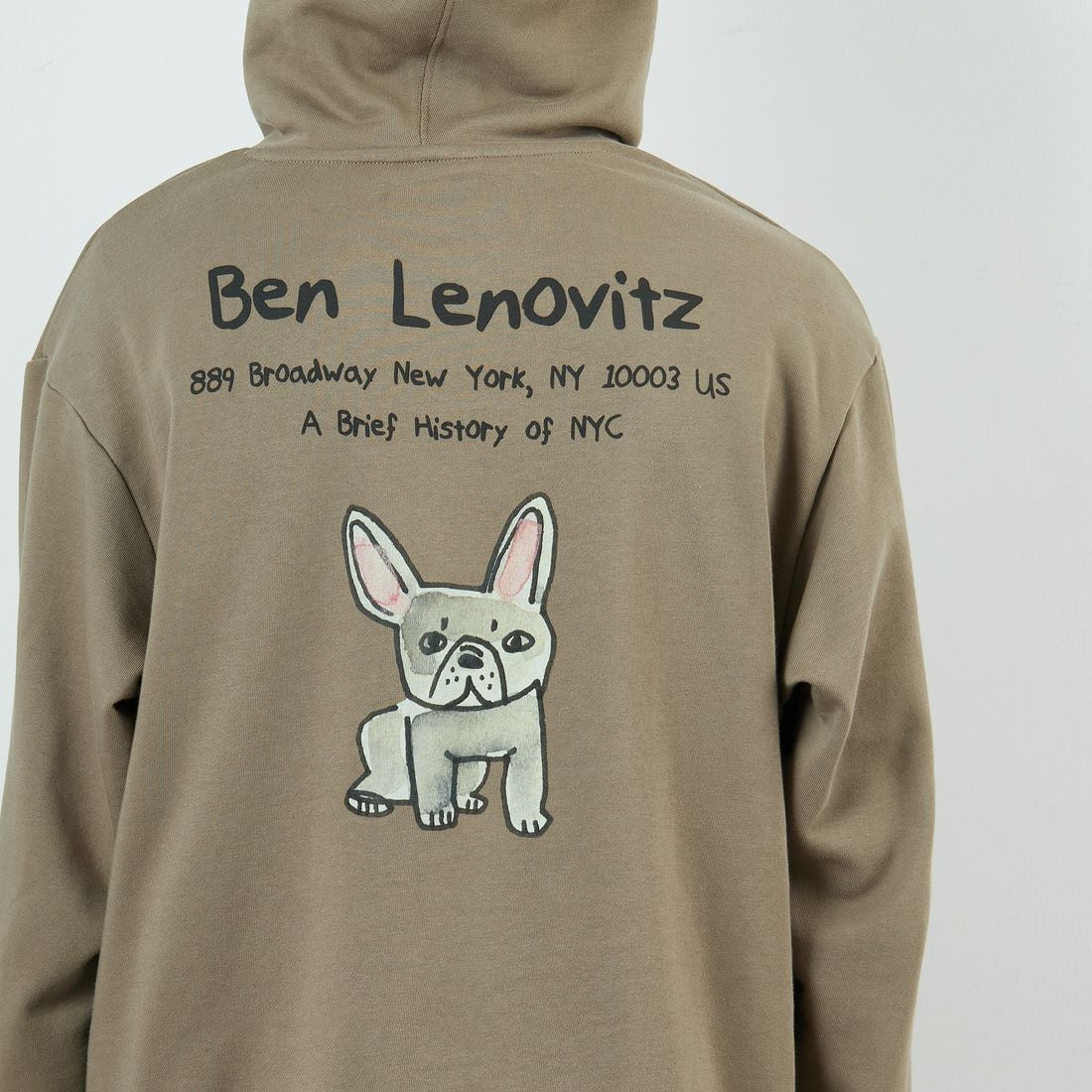 Ben Lenovitz [ベン レノビッツ] 別注 ドッグバックプリントスウェットパーカー [BL25F-004IN-JF] BEIGE &&モデル身長：168cm 着用サイズ：M&&
