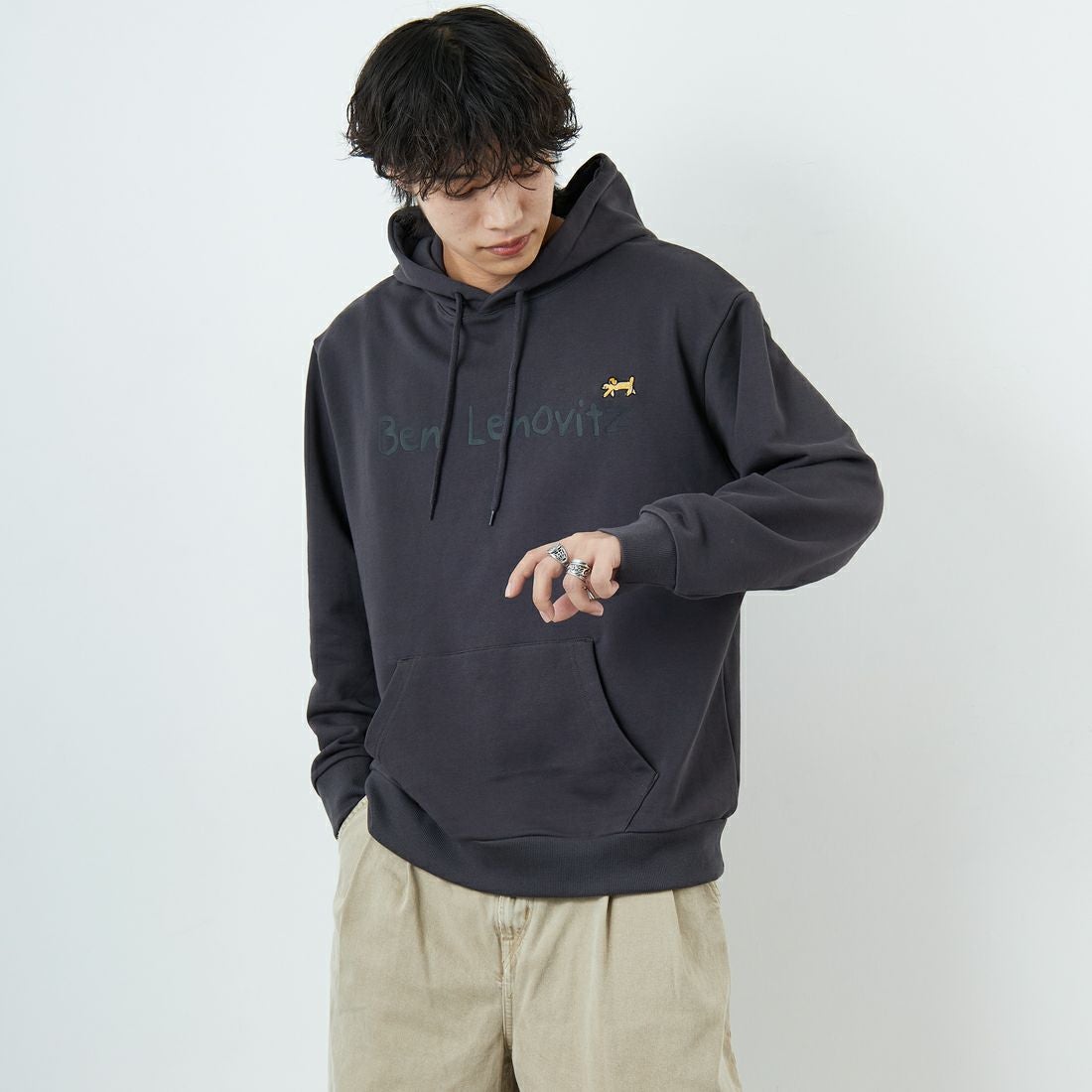 Ben Lenovitz [ベン レノビッツ] 別注 ドッグプリントスウェットパーカー [BL25F-005IN-JF] CHARCOAL &&モデル身長：179cm 着用サイズ：L&&