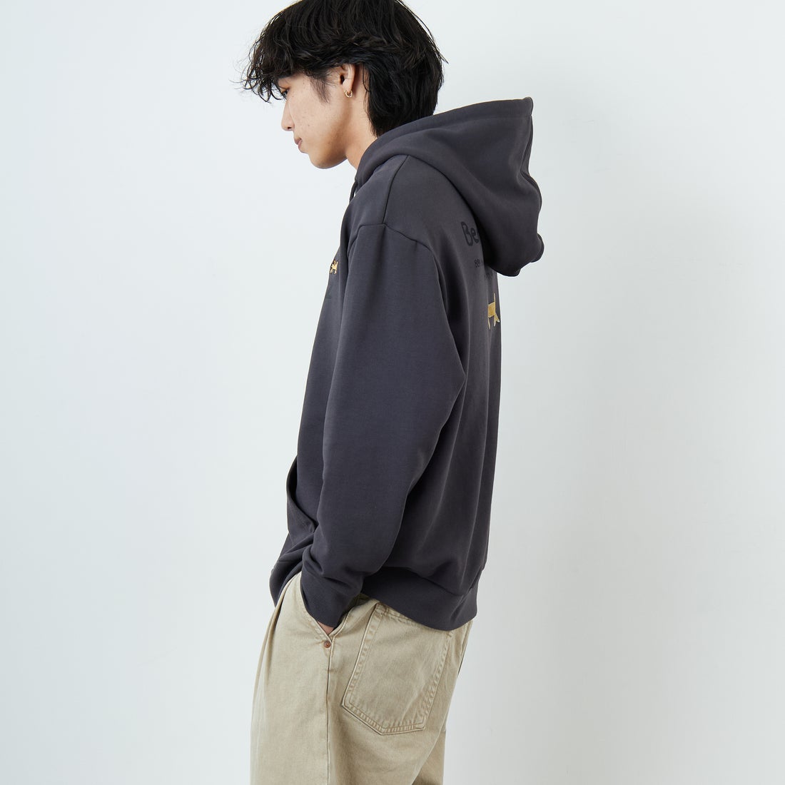Ben Lenovitz [ベン レノビッツ] 別注 ドッグプリントスウェットパーカー [BL25F-005IN-JF] CHARCOAL &&モデル身長：179cm 着用サイズ：L&&
