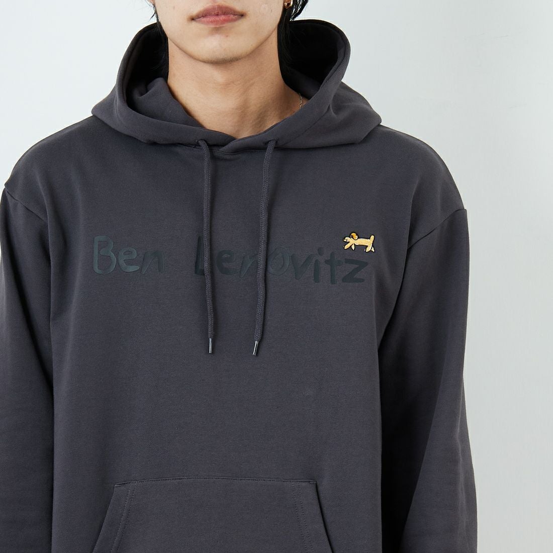 Ben Lenovitz [ベン レノビッツ] 別注 ドッグプリントスウェットパーカー [BL25F-005IN-JF] CHARCOAL &&モデル身長：179cm 着用サイズ：L&&