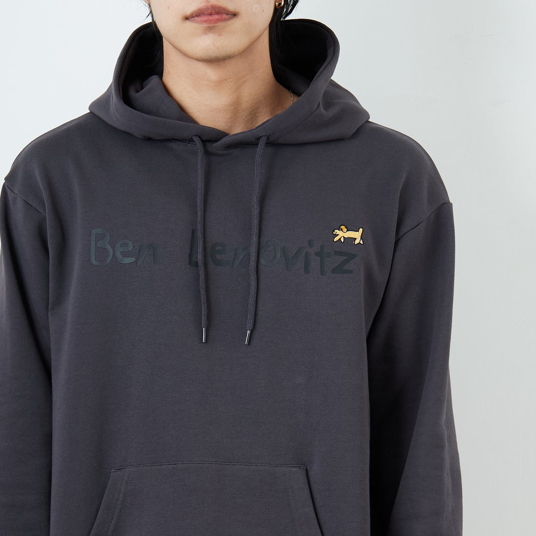 Ben Lenovitz [ベン レノビッツ] 別注 ドッグプリントスウェットパーカー [BL25F-005IN-JF] CHARCOAL &&モデル身長：179cm 着用サイズ：L&&