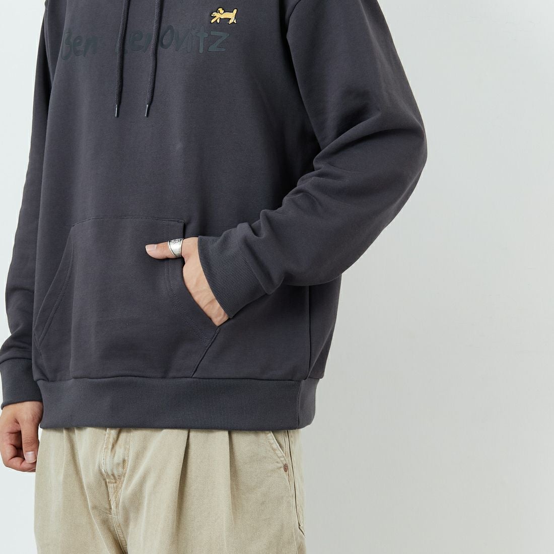 Ben Lenovitz [ベン レノビッツ] 別注 ドッグプリントスウェットパーカー [BL25F-005IN-JF] CHARCOAL &&モデル身長：179cm 着用サイズ：L&&