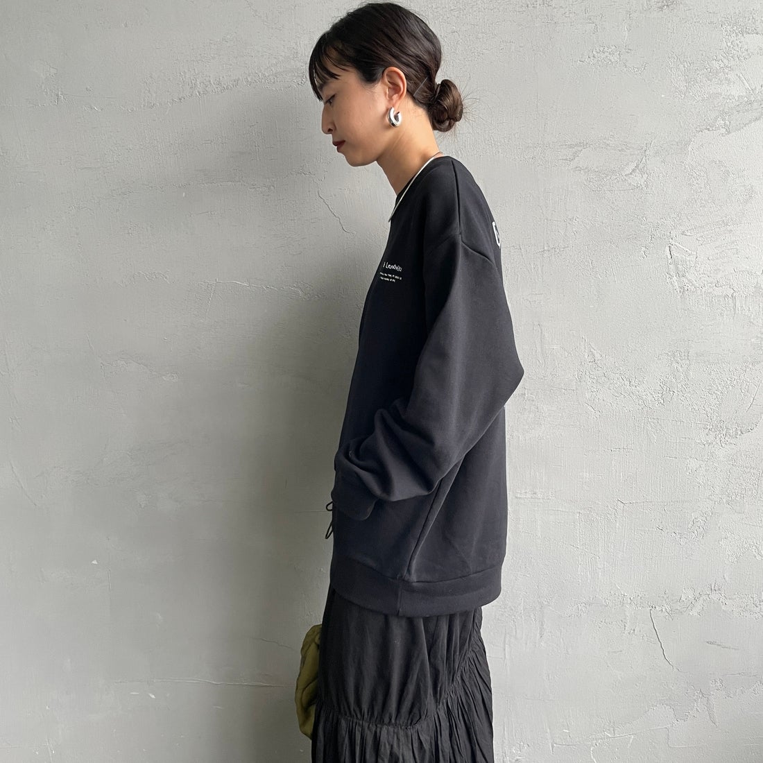 Ben Lenovitz [ベン レノビッツ] 別注 ドッグバックプリントスウェット [BL25F-001IN-JF] BLACK &&モデル身長：150cm 着用サイズ：S&&