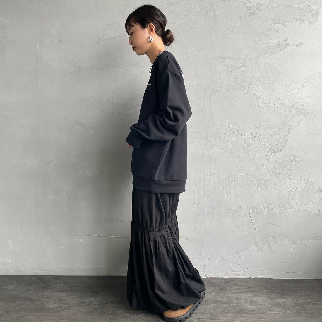 Ben Lenovitz [ベン レノビッツ] 別注 ドッグバックプリントスウェット [BL25F-001IN-JF] BLACK &&モデル身長：150cm 着用サイズ：S&&
