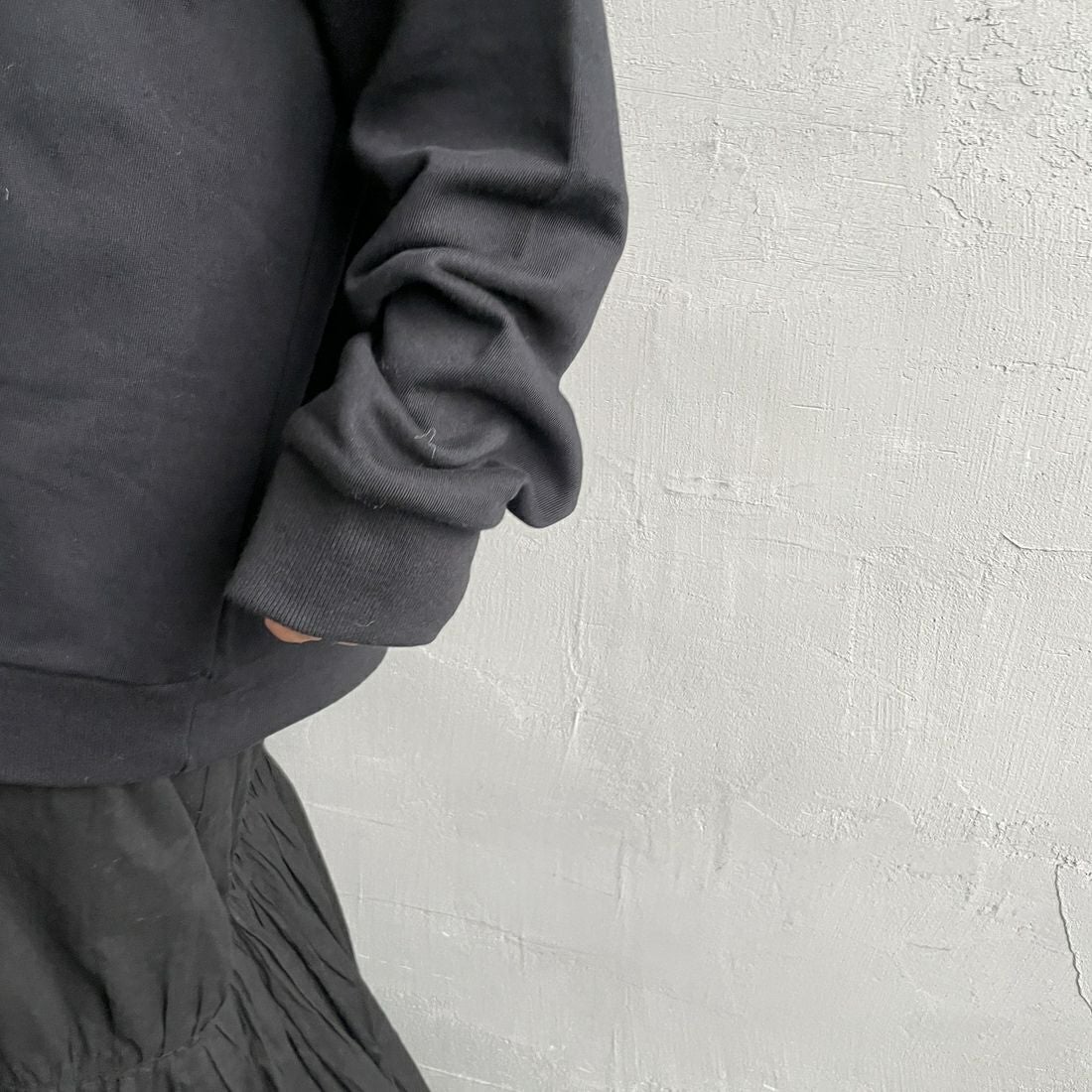 Ben Lenovitz [ベン レノビッツ] 別注 ドッグバックプリントスウェット [BL25F-001IN-JF] BLACK &&モデル身長：150cm 着用サイズ：S&&