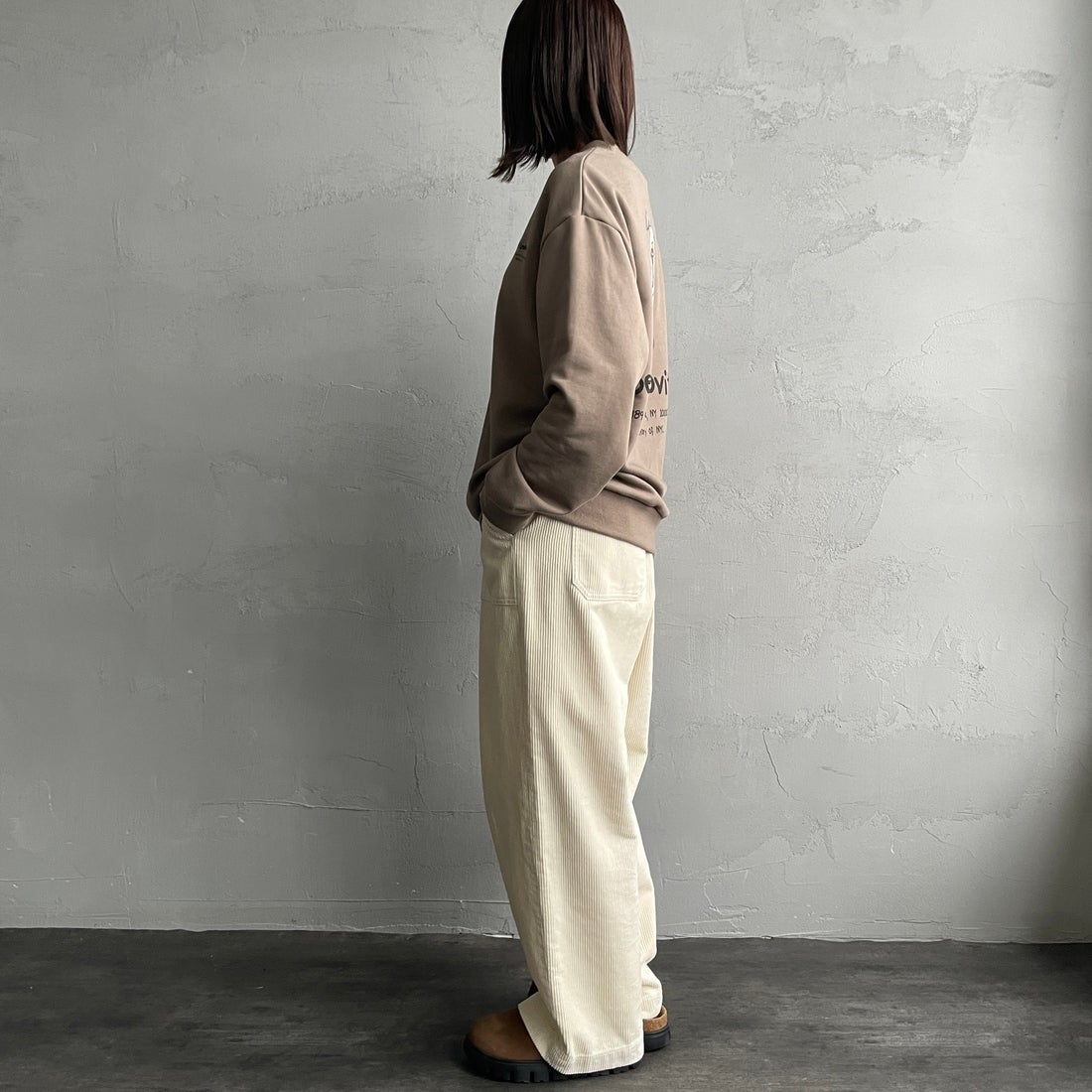 Ben Lenovitz [ベン レノビッツ] 別注 ドッグバックプリントスウェット [BL25F-003IN-JF] BEIGE &&モデル身長：159cm 着用サイズ：S&&
