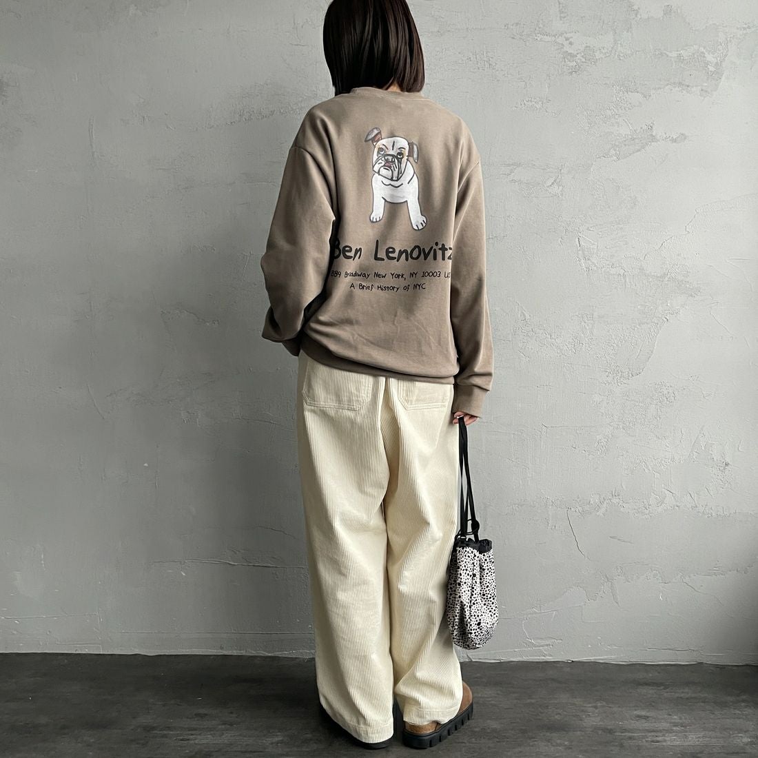 Ben Lenovitz [ベン レノビッツ] 別注 ドッグバックプリントスウェット [BL25F-003IN-JF] BEIGE &&モデル身長：159cm 着用サイズ：S&&