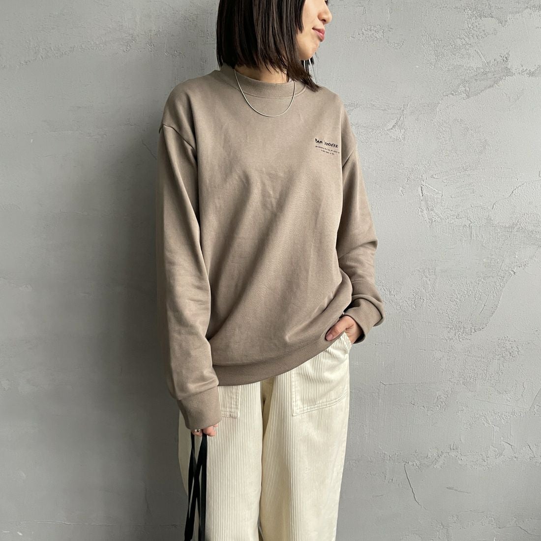 Ben Lenovitz [ベン レノビッツ] 別注 ドッグバックプリントスウェット [BL25F-003IN-JF] BEIGE &&モデル身長：159cm 着用サイズ：S&&